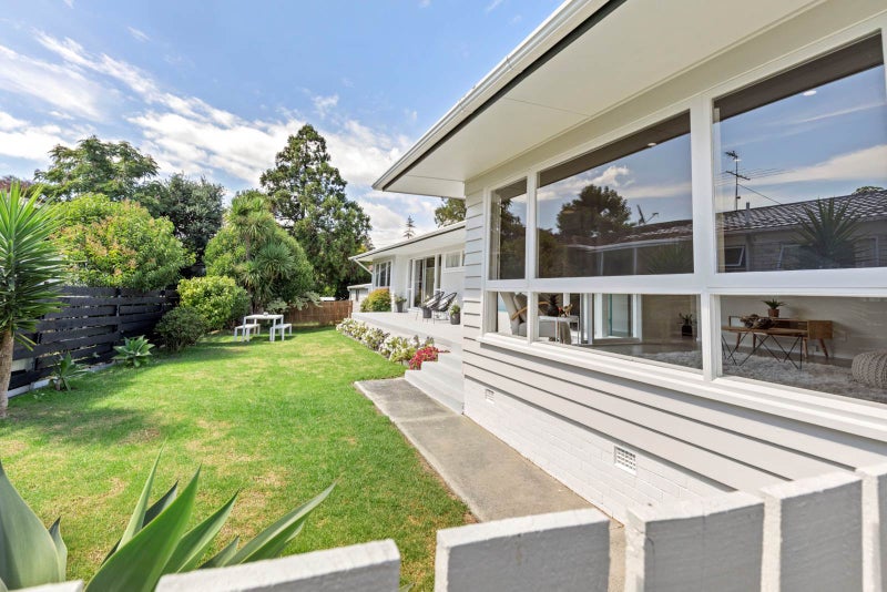 11 Teviot Place, Totara Vale, Auckland - Carousel 1