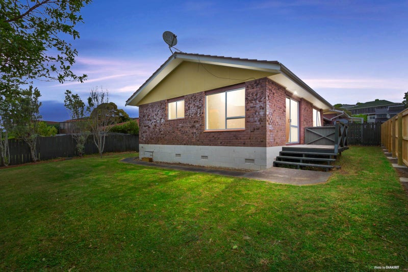 2/14 Pakira Avenue, Glendene, Auckland - Carousel 2