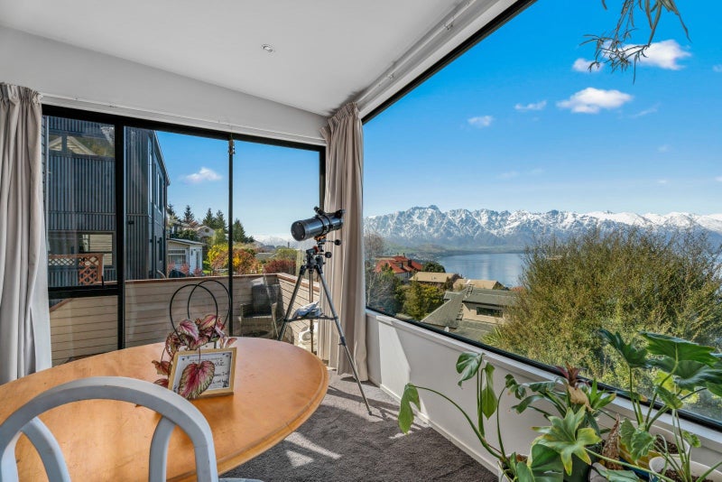 8 Caples Place, Fernhill, Queenstown - Carousel 1
