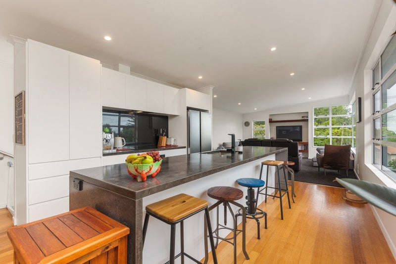 413 Aokautere Drive, Palmerston North - Carousel 1