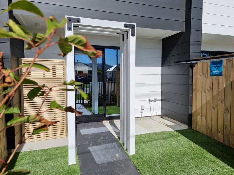 2/322 Oxford Terrace, Avalon, Lower Hutt - Carousel 1