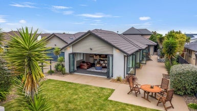 27 Foresters Crescent, Parklands, Christchurch - Carousel 1