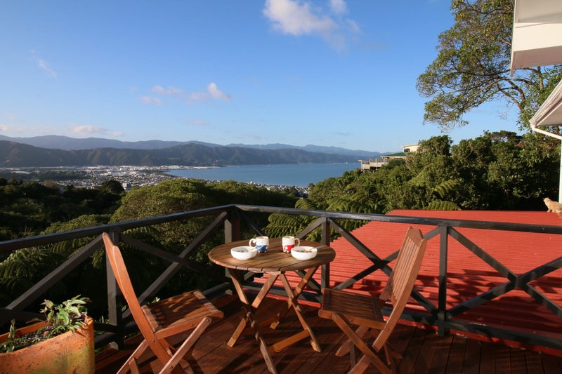 18 Maungaraki Road, Korokoro, Lower Hutt - Carousel 1