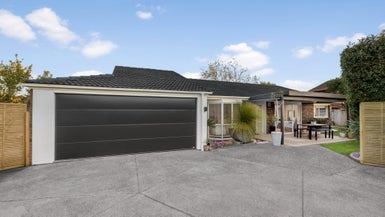 14B Kallaroo Place, Botany Downs, Auckland - Carousel 1