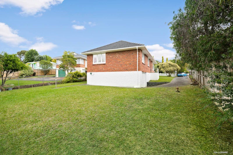10 Covic Avenue, Blockhouse Bay, Auckland - Carousel 1