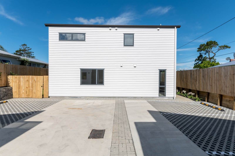 9C Epping Road, Henderson, Auckland - Carousel 1