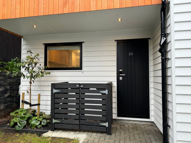 21 Windy Ridge Road, Glenfield, Auckland - Carousel 1