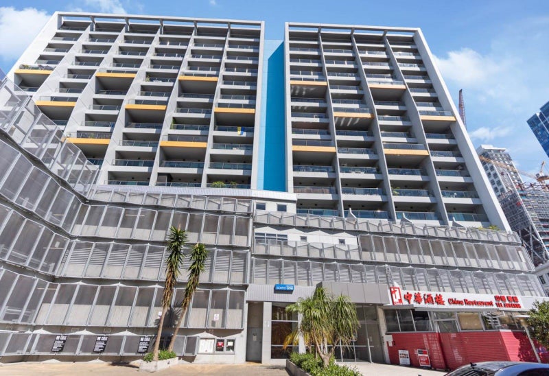 2/2 Beach Road, Castor Bay, Auckland - Carousel 1