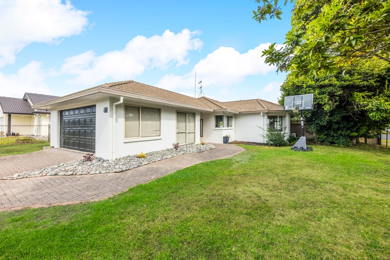 2 Randwick Place, Randwick Park, Auckland - Carousel 1