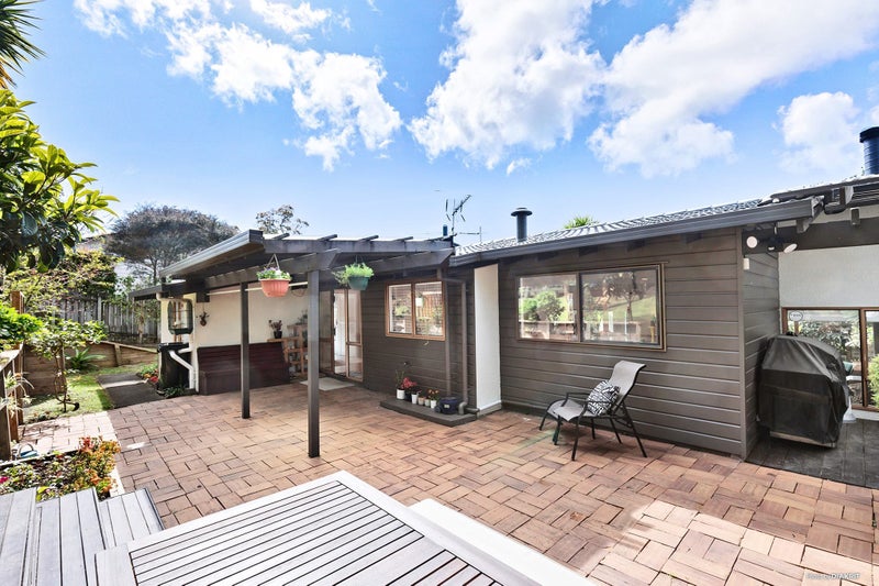 35 Mannering Place, Hillcrest, Auckland - Carousel 1