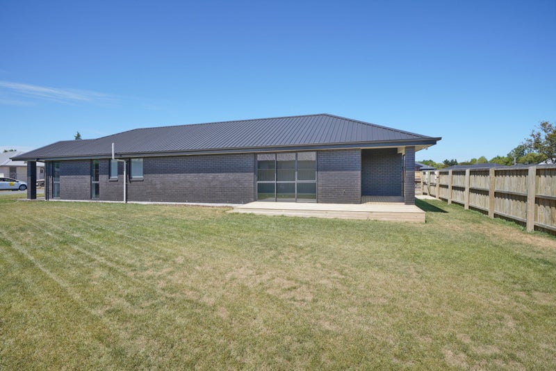 18 Foster Place, Amberley, Amberley - Carousel 2