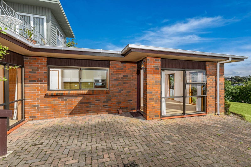 2/40 Braemar Road, Rothesay Bay, Auckland - Carousel 1