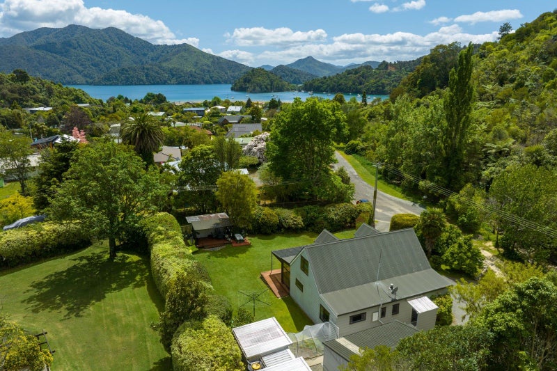 18 Brough Place, Ngakuta Bay - Carousel 1