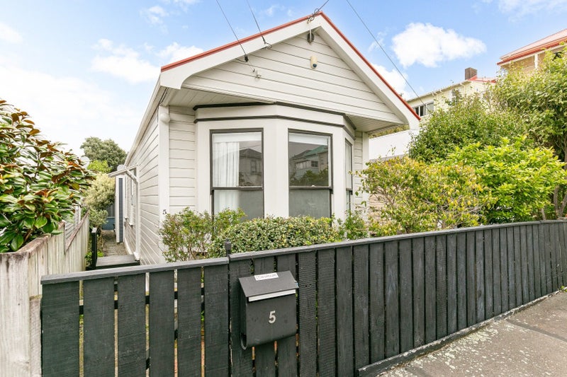 5 Carrington Street, Mount Cook, Wellington - Carousel 1