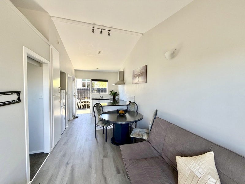 2/8 Heretaunga Avenue, Te Papapa, Auckland - Carousel 2