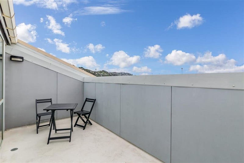8/220 Thorndon Quay, Pipitea, Wellington - Carousel 12