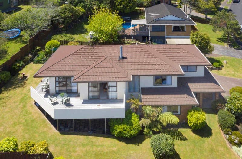 8 Elsted Place, Goodwood Heights, Auckland - Carousel 1