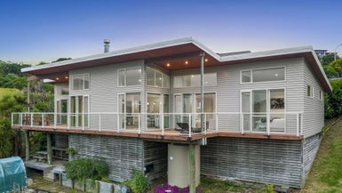 21 Hawaiian Parade, Arkles Bay, Whangaparaoa - Carousel 1