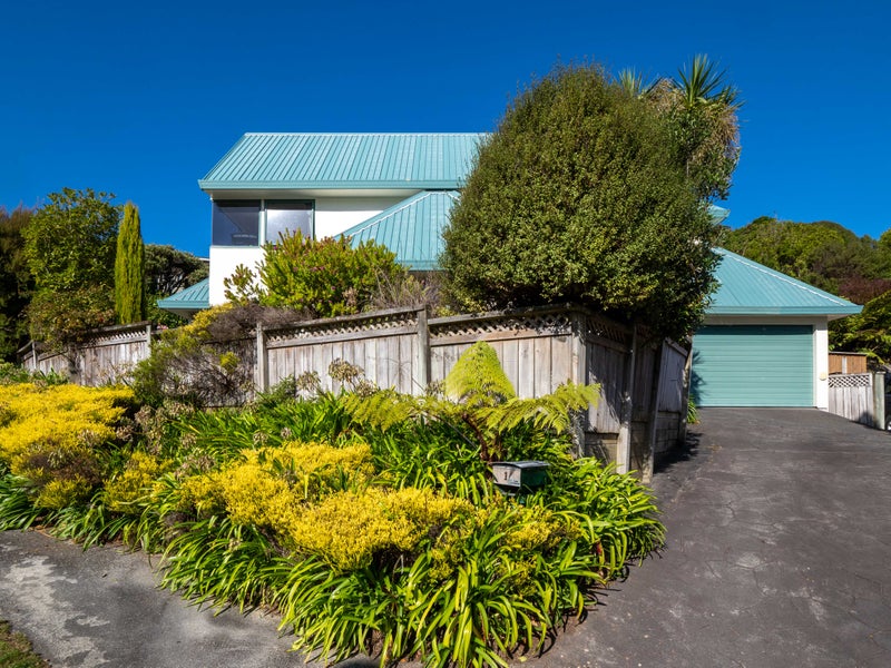 1 Myers Grove, Churton Park, Wellington - Carousel 21