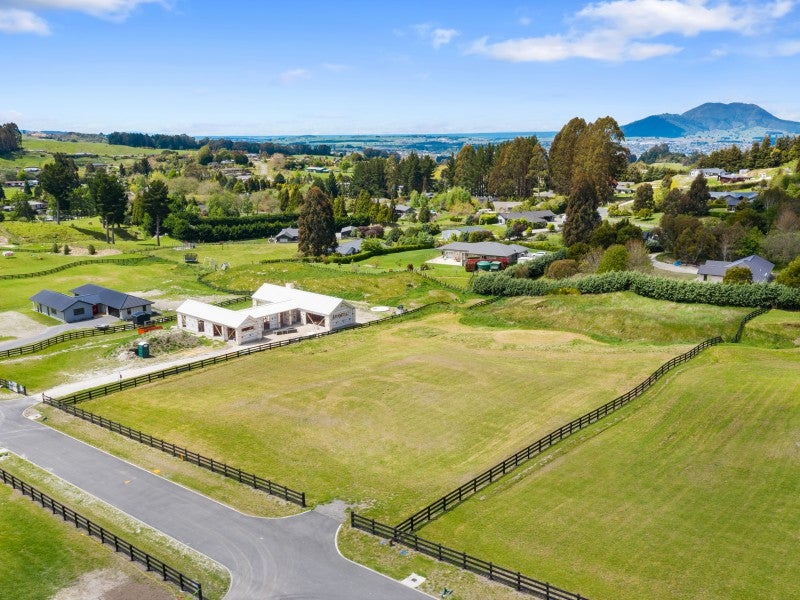15 Lochinvar Lane, Taupo - Carousel 1