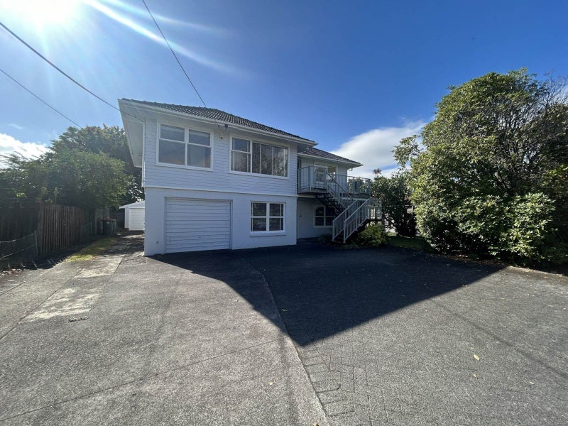 627 Te Atatu Road, Te Atatu Peninsula, Auckland - Carousel 2