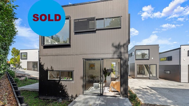 8/10 Hutchinsons Road, Bucklands Beach, Auckland - Carousel 1