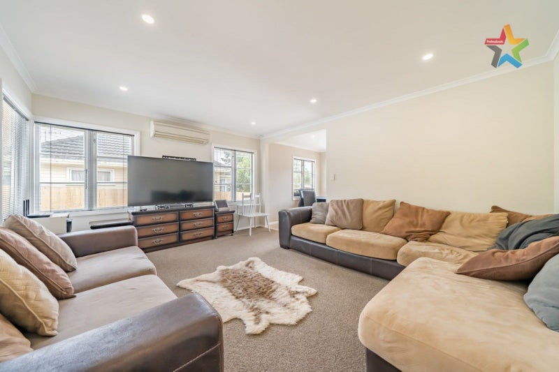 42 Fraser Street, Wainuiomata, Lower Hutt - Carousel 2