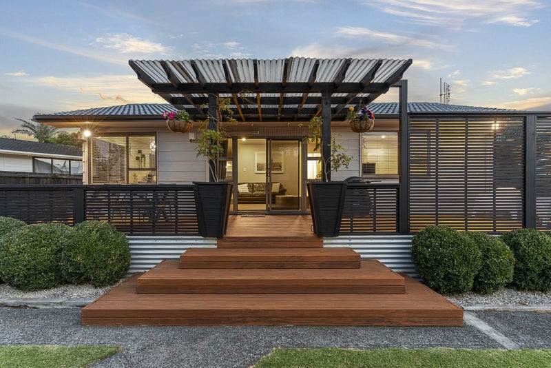 8 Bluewater Place, Wattle Downs, Auckland - Carousel 1