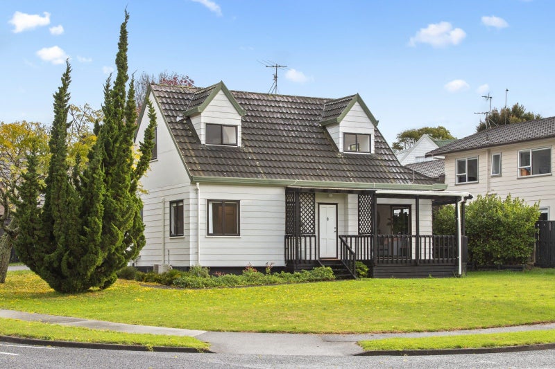 2/6 Gosford Drive, Botany Downs, Auckland - Carousel 1