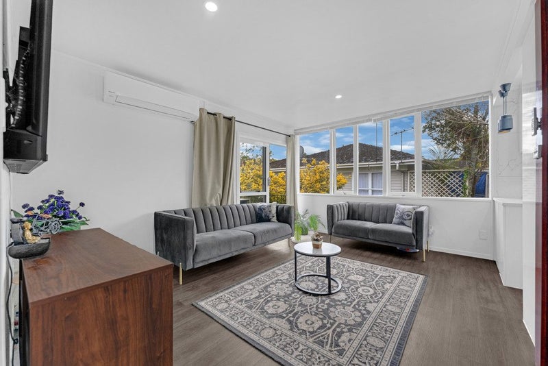 3/24 Commodore Drive, Lynfield, Auckland - Carousel 2