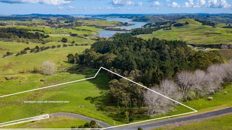 2 Pinetree Close, Kaiwaka - Carousel 2