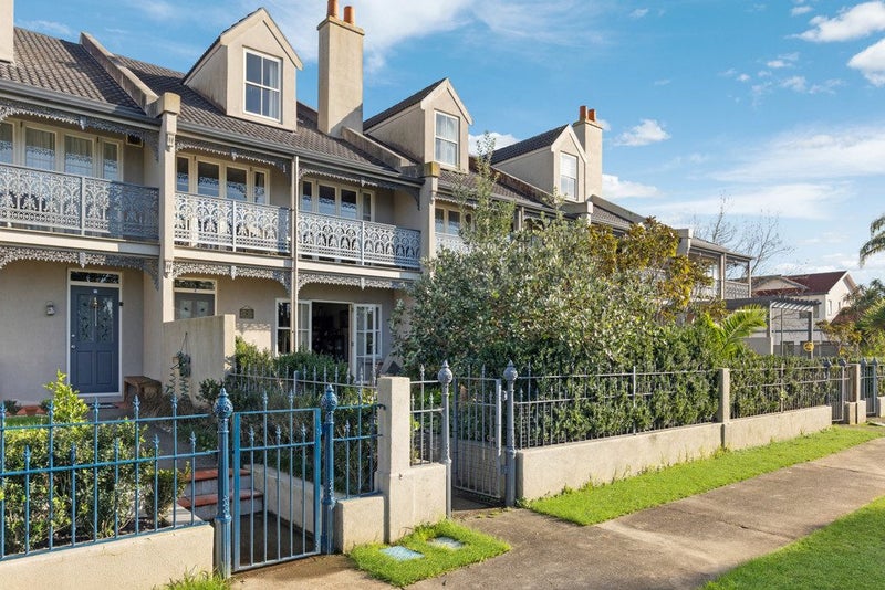 8 Leneford Drive, East Tamaki, Auckland - Carousel 1