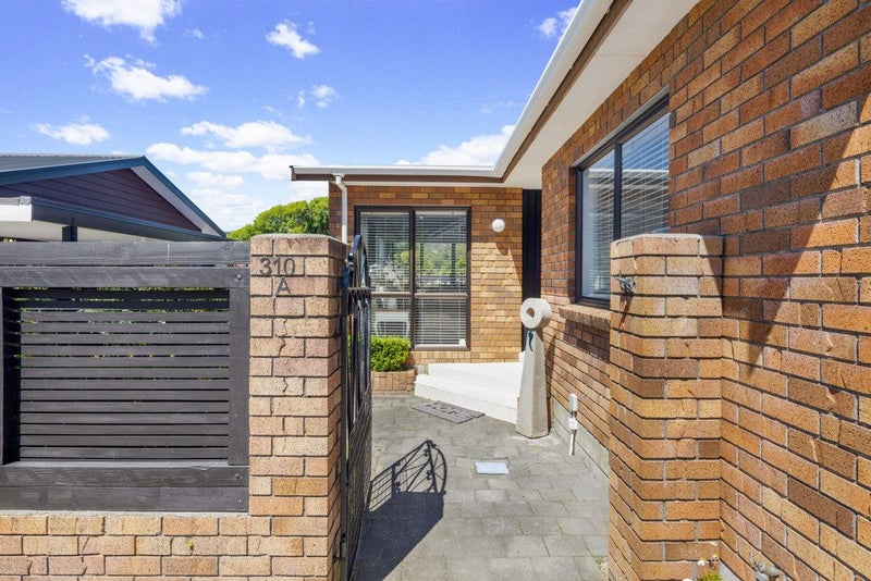 310A Main Road, Tawa, Wellington - Carousel 2