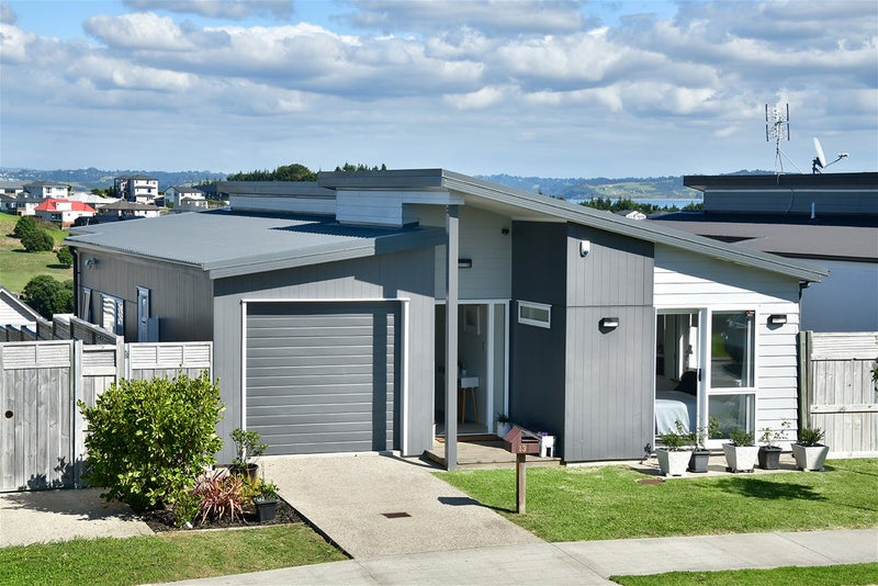 13 Barcliff Terrace, Gulf Harbour, Whangaparaoa - Carousel 1