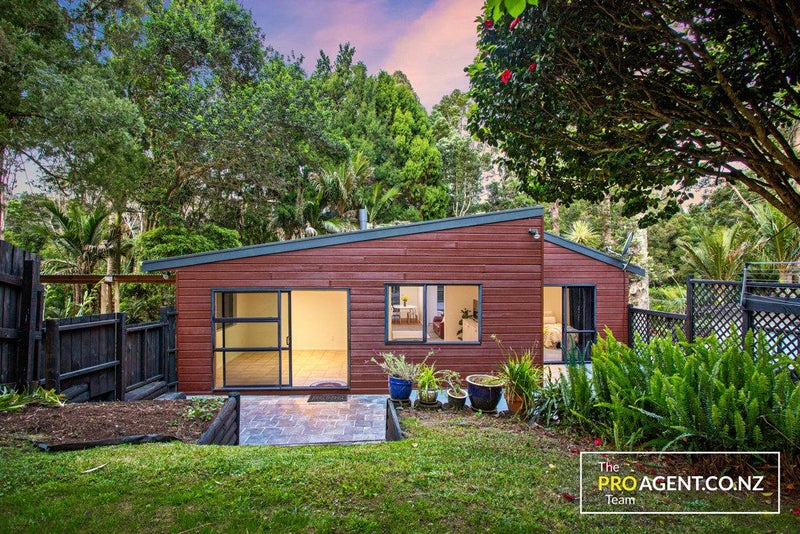 30 Sylvan Valley Avenue, Titirangi, Auckland - Carousel 1