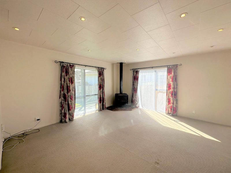 8 Tyndrum Place, Highland Park, Auckland - Carousel 2