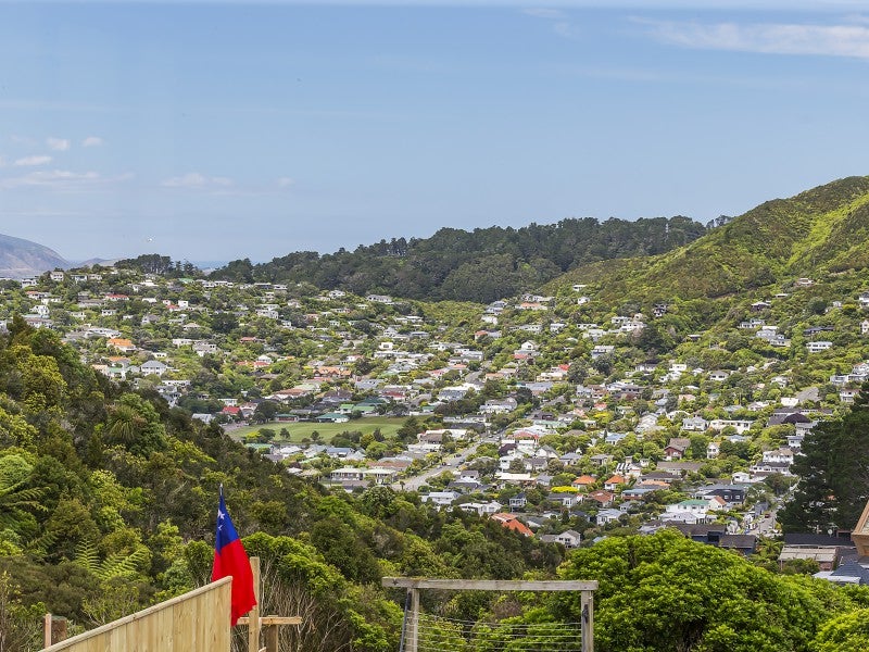 17 Cathie Place, Karori, Wellington - Carousel 2