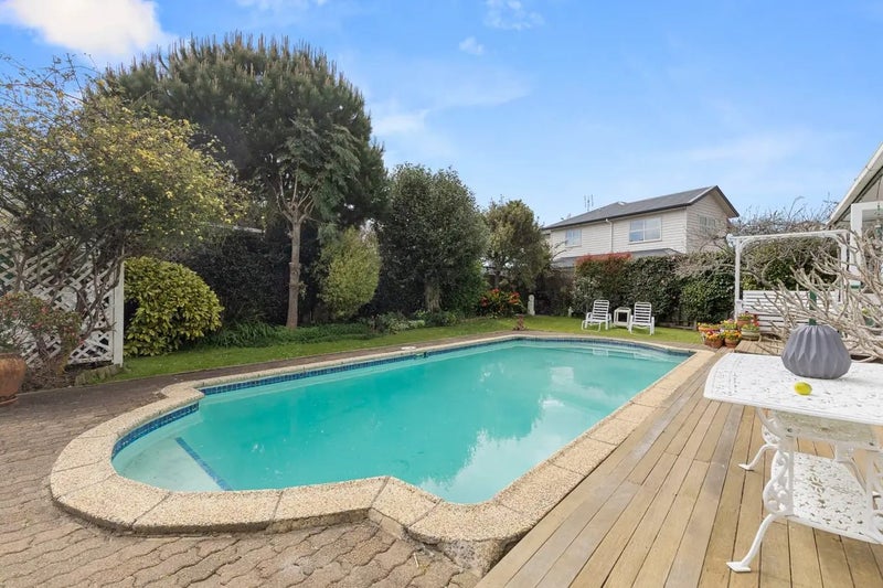 5 Edgar Pearce Place, Howick, Auckland - Carousel 2