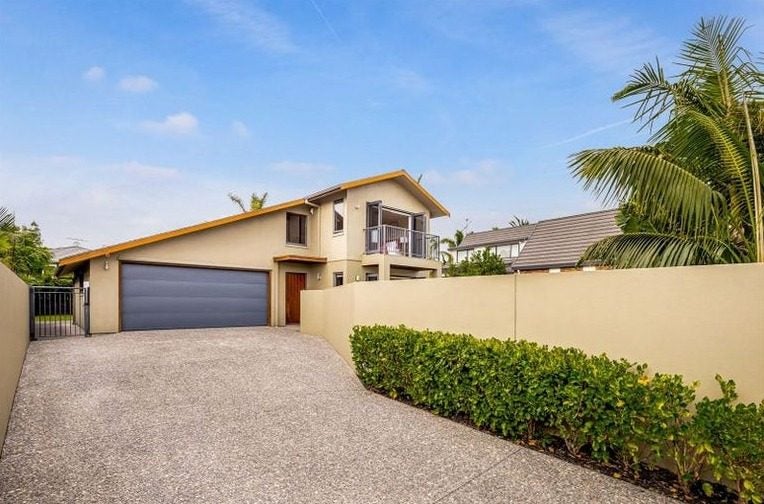48A Picasso Drive, West Harbour, Auckland - Carousel 1