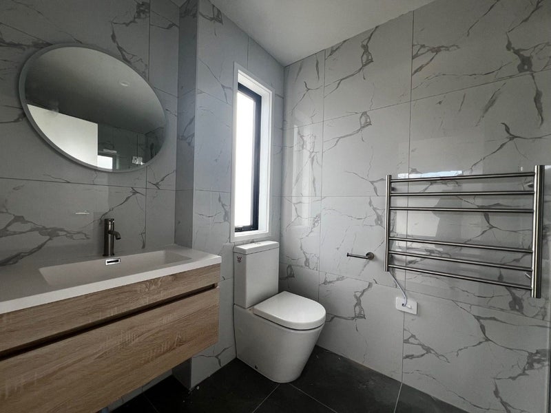 1/21 Divich Avenue, Te Atatu South, Auckland - Carousel 1