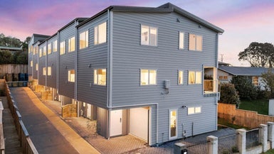 5C Liston Street, Northcote, Auckland - Carousel 1