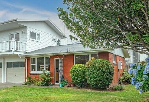 1/167 Albert Street, Hokowhitu, Palmerston North - Carousel 1