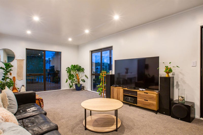 63 Omapere Street, Whitby, Porirua - Carousel 25