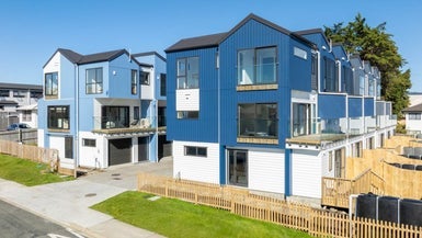 16F Geordie Street, Henderson, Auckland - Carousel 1