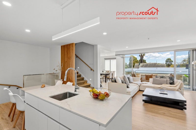 5D Holland Avenue, Point England, Auckland - Carousel 2