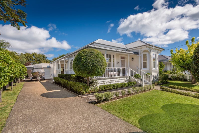 7 Summer Street, Stanley Point, Auckland - Carousel 1