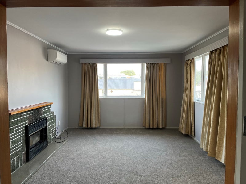 71 Rosamund Avenue, New Windsor, Auckland - Carousel 1