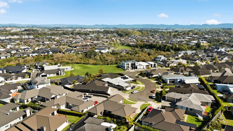 12 Helenslee Court, Flagstaff, Hamilton - Carousel 28