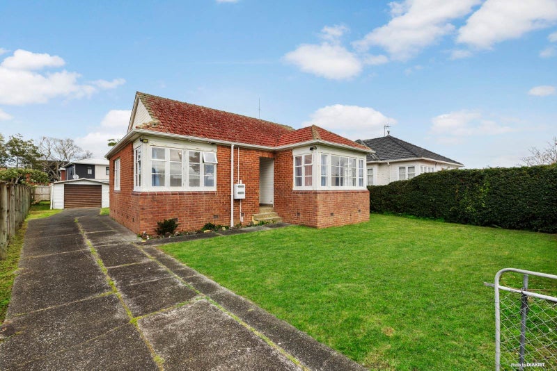 21 Hargest Terrace, Mount Albert, Auckland - Carousel 1