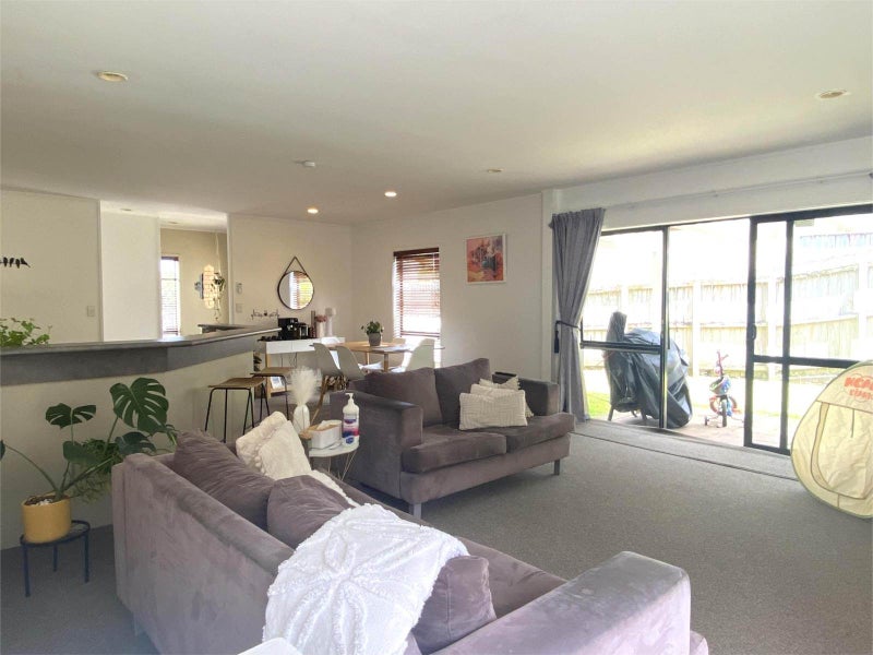 8/12 NORTHCROSS DR, Oteha, Auckland - Carousel 2